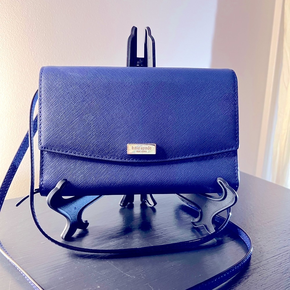 ⭐️ Make Me An Offer ⭐️ Kate Spade Wallet/Crossbody.